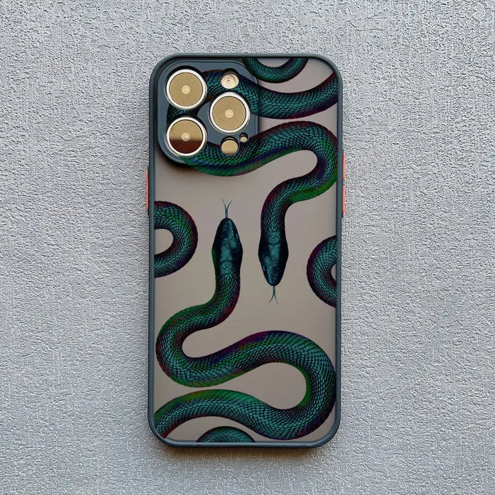 Fashionable snake print phone case, providing lightweight, shock-absorbing protection and a luxurious feel.