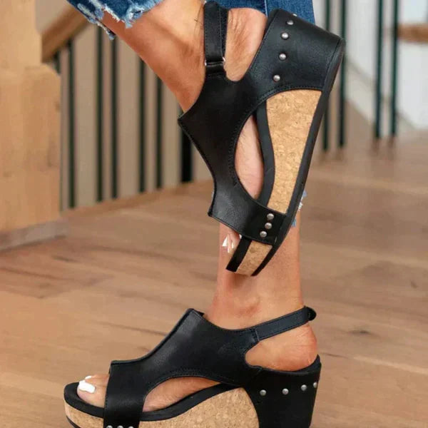 Women's ergonomic comfort sandals with arch support, perfect slip-on orthopedic footwear for summer.