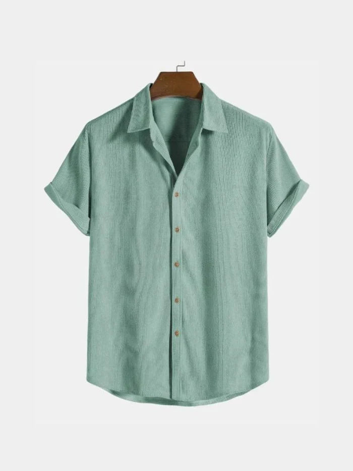 Comfortable men's classic short-sleeve polo shirt, ideal for casual and smart casual occasions.