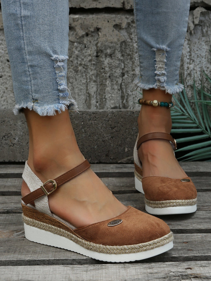Stylish women's summer sandals, designed with orthopedic support and a comfortable, breathable woven upper.