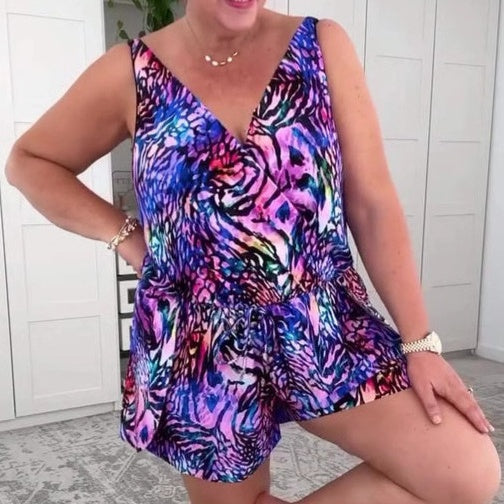 Effortless women's patterned playsuit, featuring an animal print, V-neck, and short sleeves for summer chic.