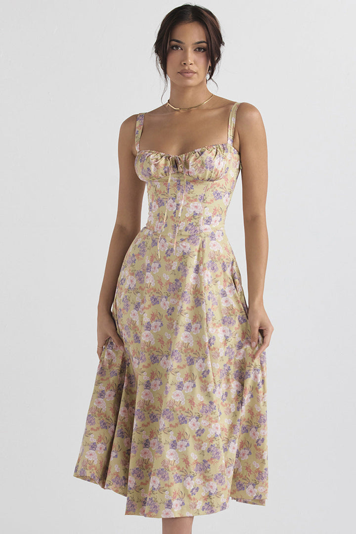 Casual yet elegant women's floral midi dress, perfect for spring/summer wear. Vibrant print.