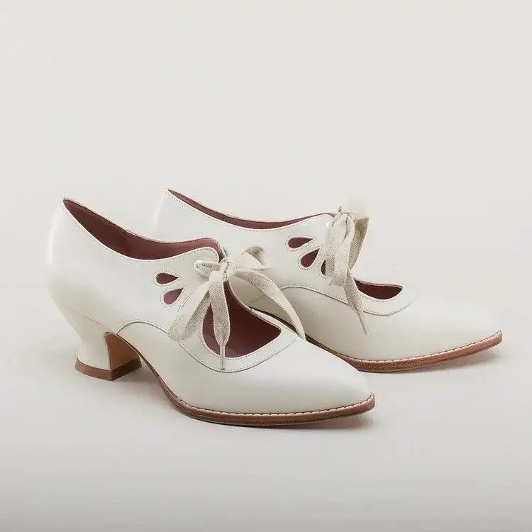 Women's vintage Mary Jane block heel pumps, combining retro charm with classic pin-up fashion style.