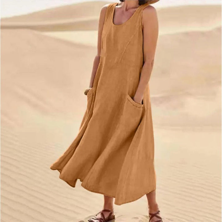Loose fit women's sleeveless dress, supremely comfortable, with pockets; perfect for spring/summer.