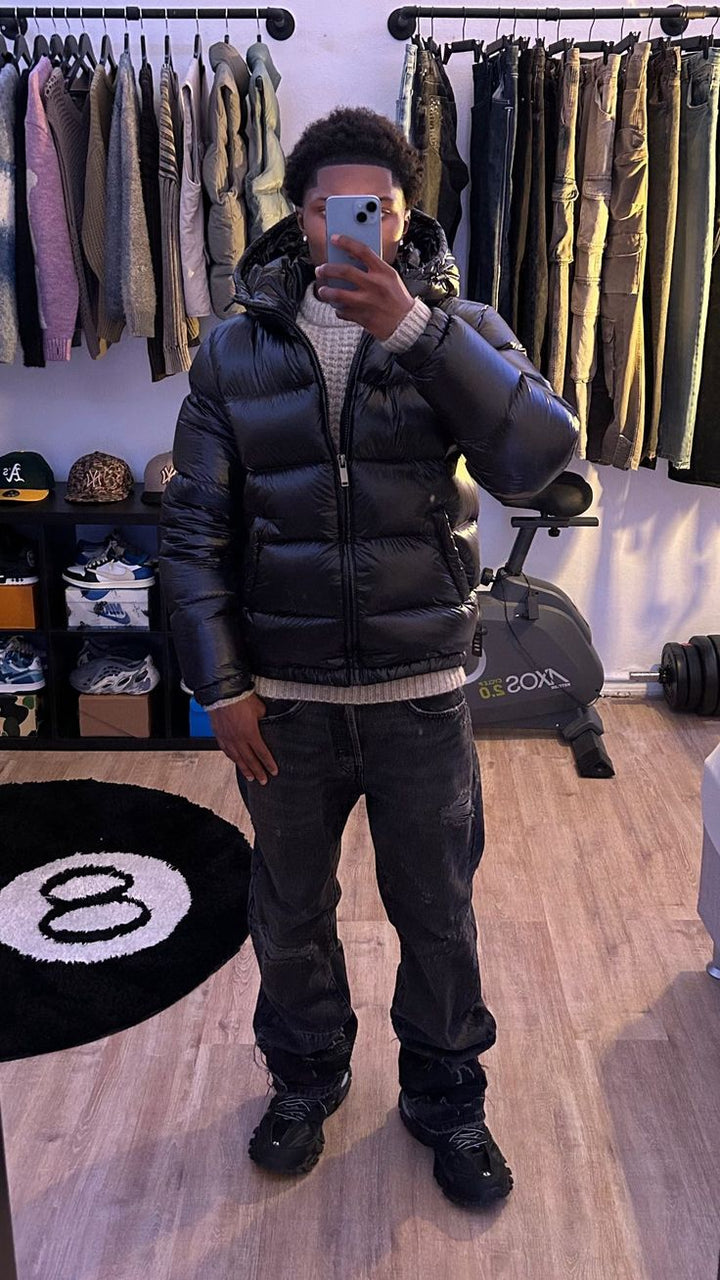 Versatile men's fashion puffer jacket. Warm & stylish outerwear for casual winter adventures.