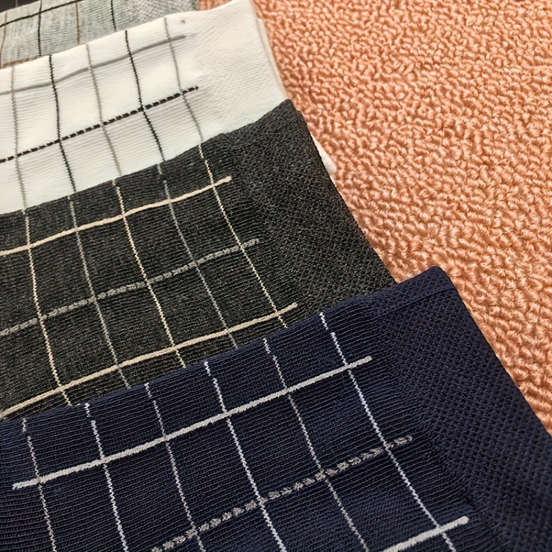 Comfortable men's one-size checked socks, perfect for daily wear and mens fashion.