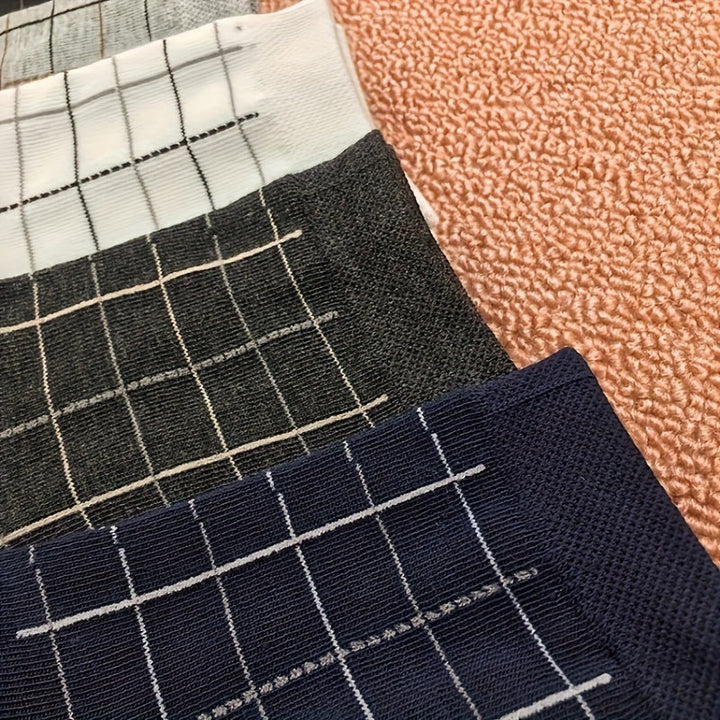 Comfortable men's one-size checked socks, perfect for daily wear and mens fashion.