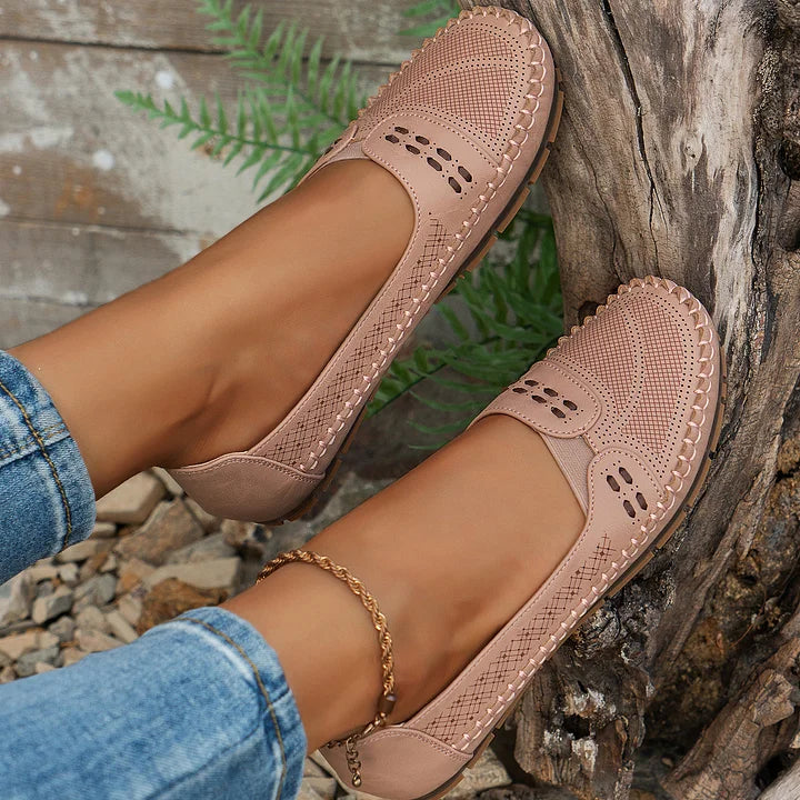 Supportive women's orthopaedic shoes with arch support, ideal for all-day comfortable wear.