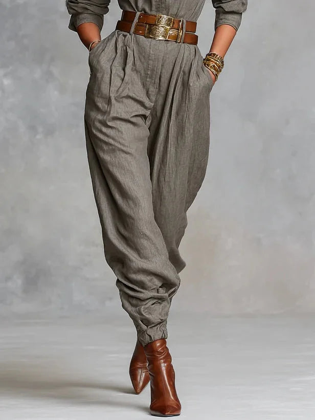 Relaxed fit women's jumpsuit featuring a stylish shirt collar and long sleeves. Ideal for effortless everyday chic.