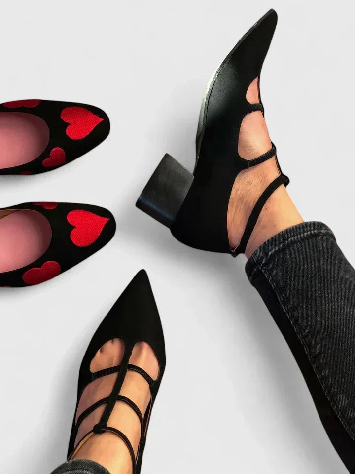 Sophisticated women's orthopaedic dress shoes, blending fashion and comfort with a sleek design. Versatile heels.