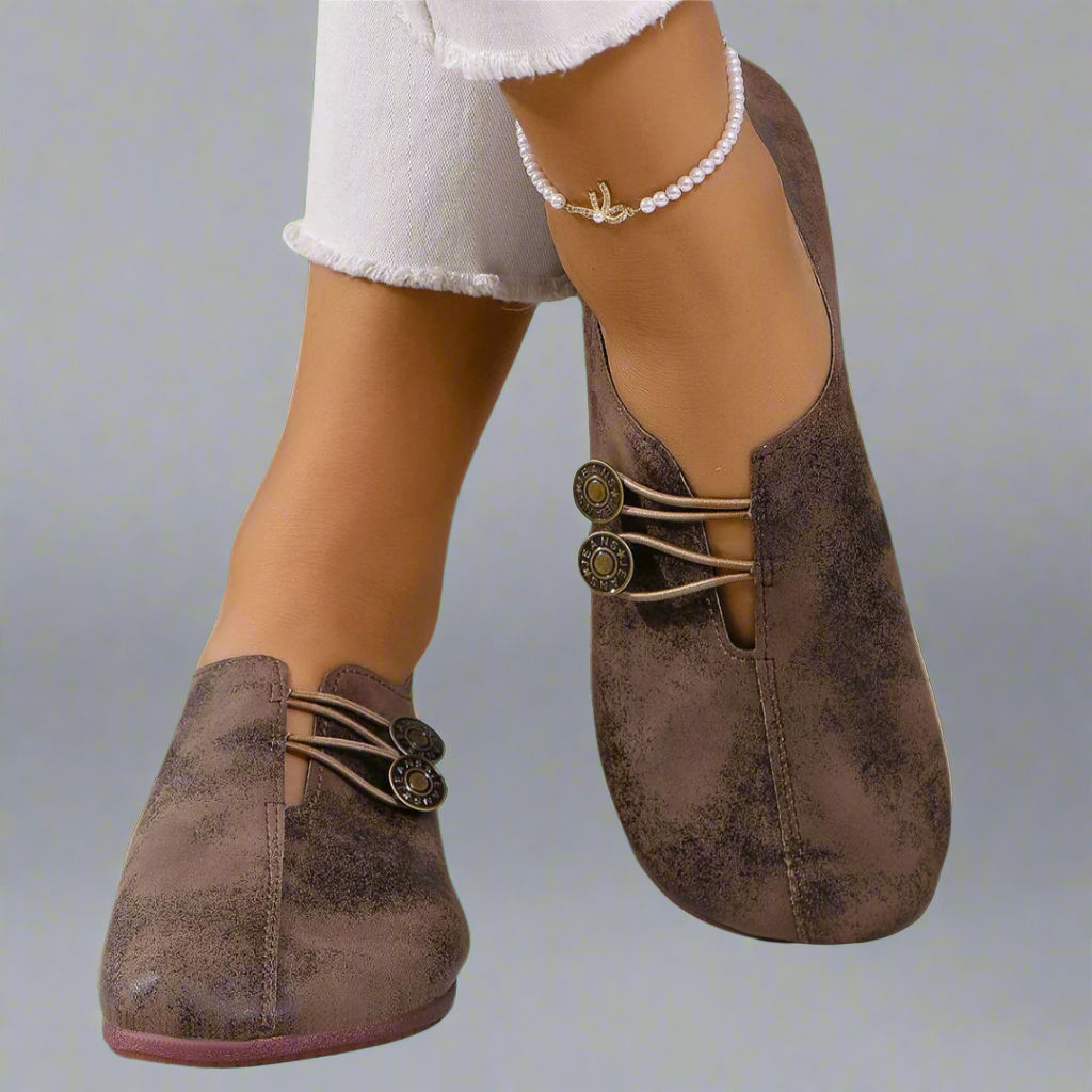Women's comfortable slip-on moccasins, perfect for everyday wear and all-day comfort.