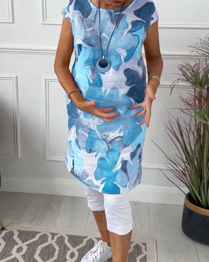 Chic floral casual dress for women, relaxed fit, great for versatile summer fashion & comfort.