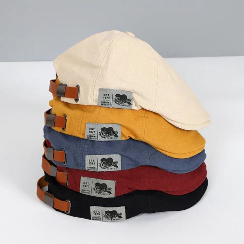 Men's adjustable ivy cap with a classic buckle, perfect for a sophisticated casual look.