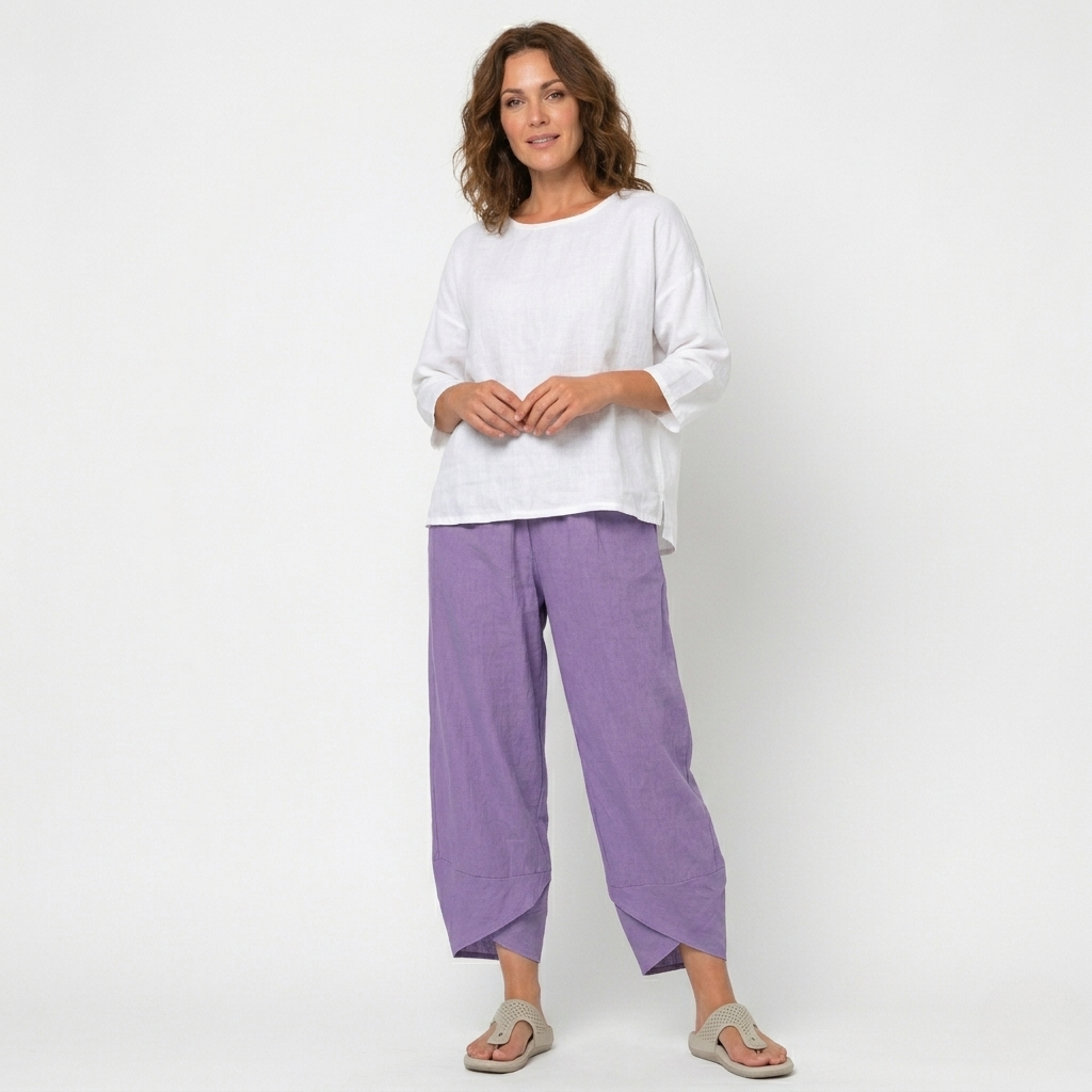 Versatile women's pants with a high waist and a distinctive, modern tulip hem, great for any occasion.