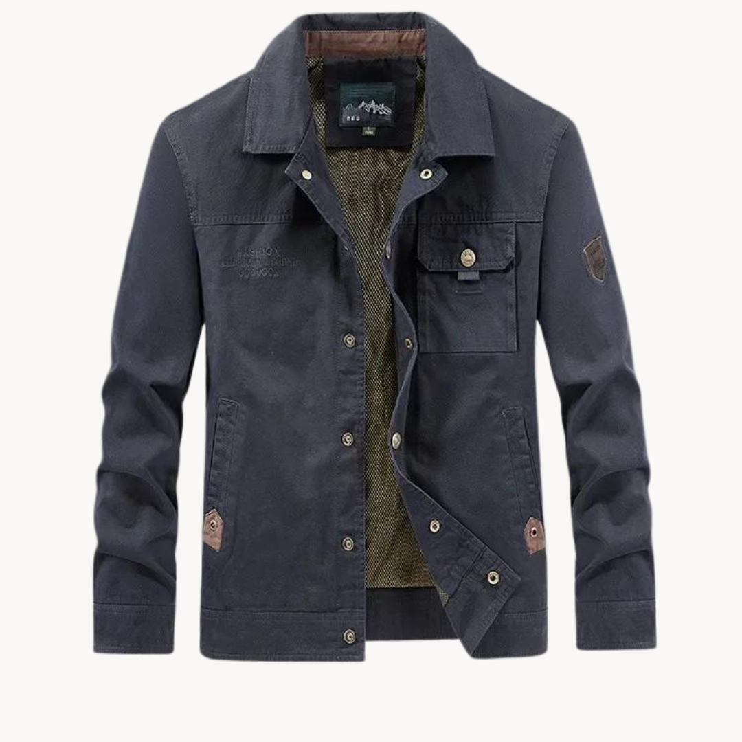 Men's versatile cargo jacket, dark green, with multiple utility pockets for everyday outdoor adventures.