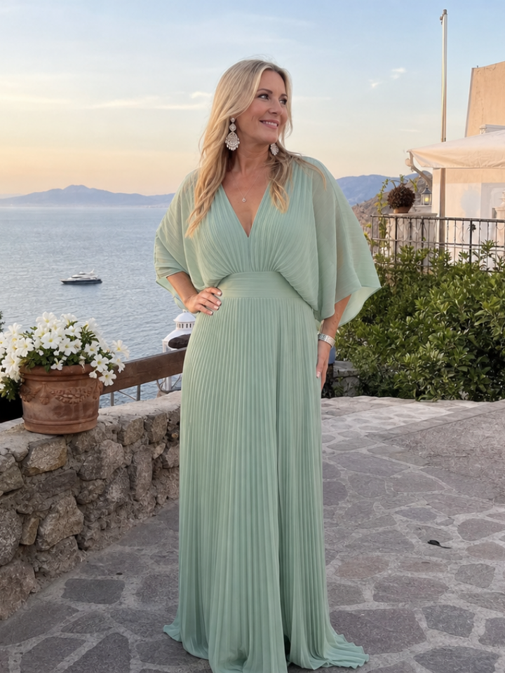 Comfortable women's long-sleeve pleated maxi dress, designed with a flattering V-neck, perfect for elegant gatherings.