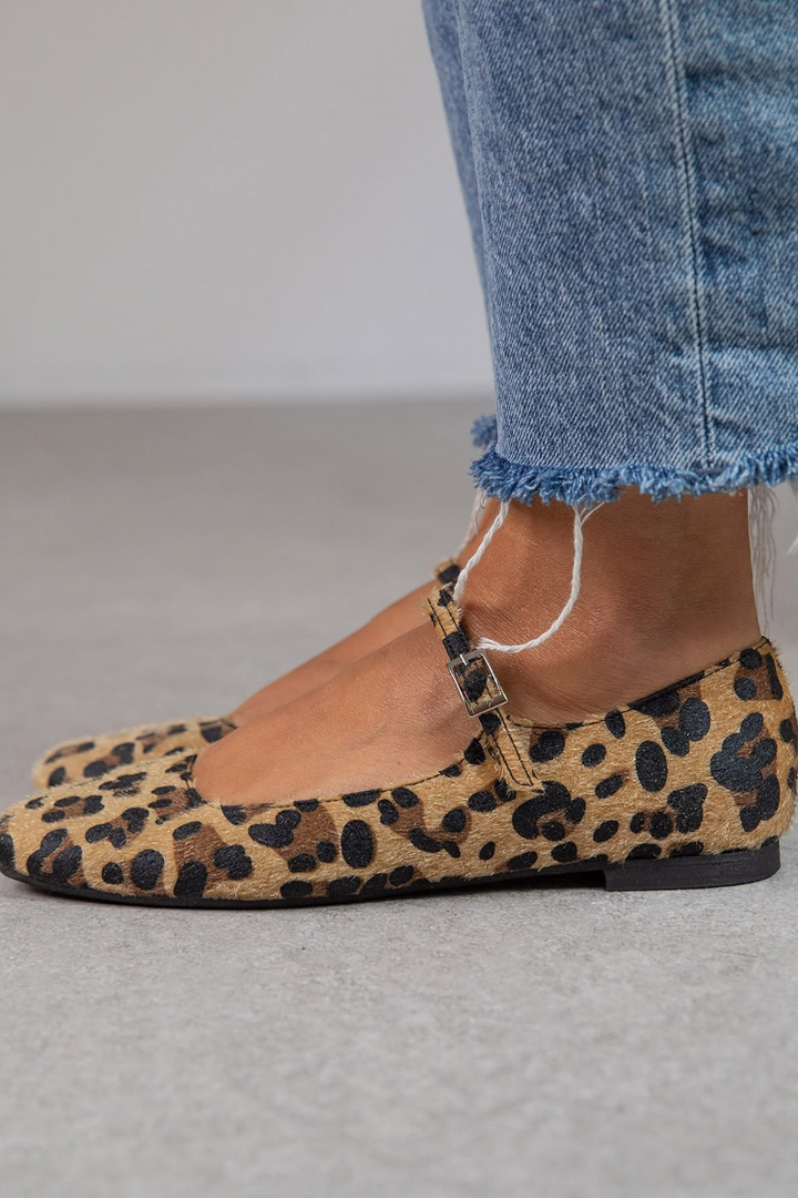 Women's leopard print ballet flats featuring a stylish buckle strap, offering chic comfort for everyday wear.