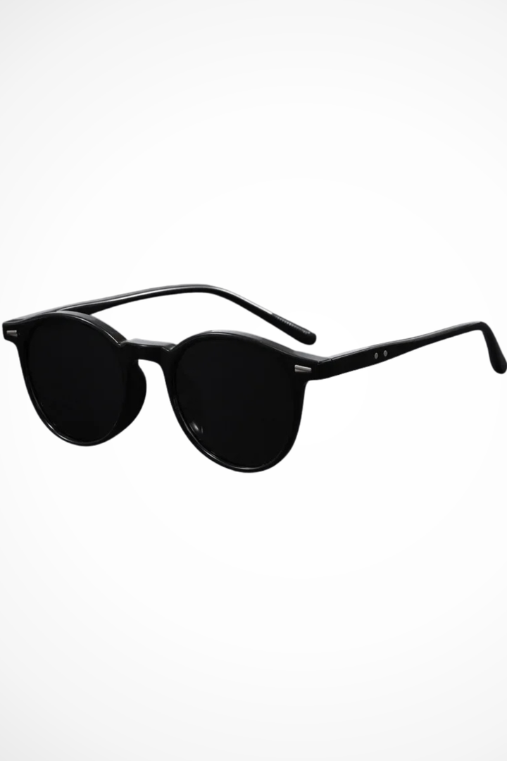 Men's retro round sunglasses, a versatile accessory for summer fashion, ensuring optimal sun protection.