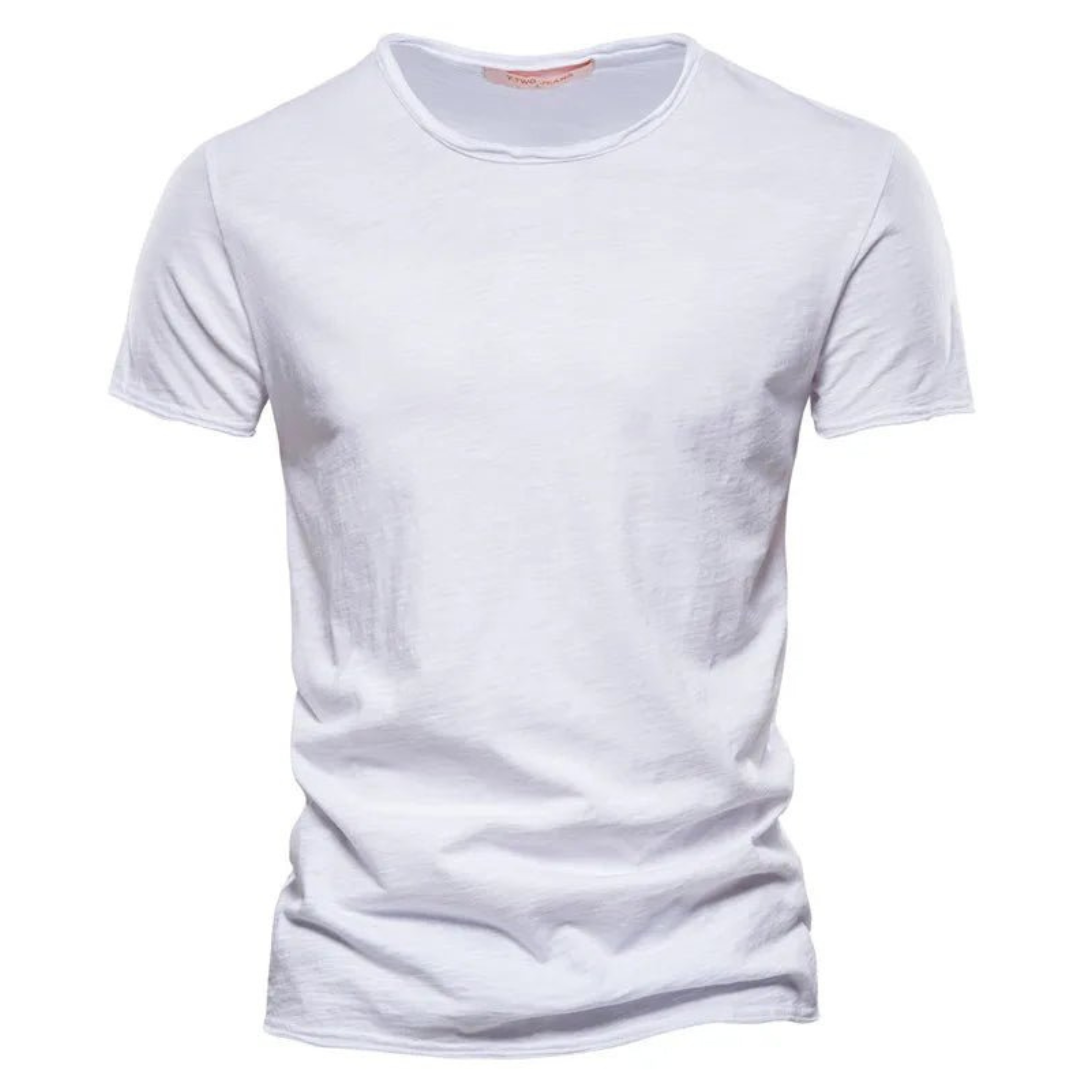 Classic men's everyday t-shirt, offering versatile style and comfort. An essential wardrobe staple.