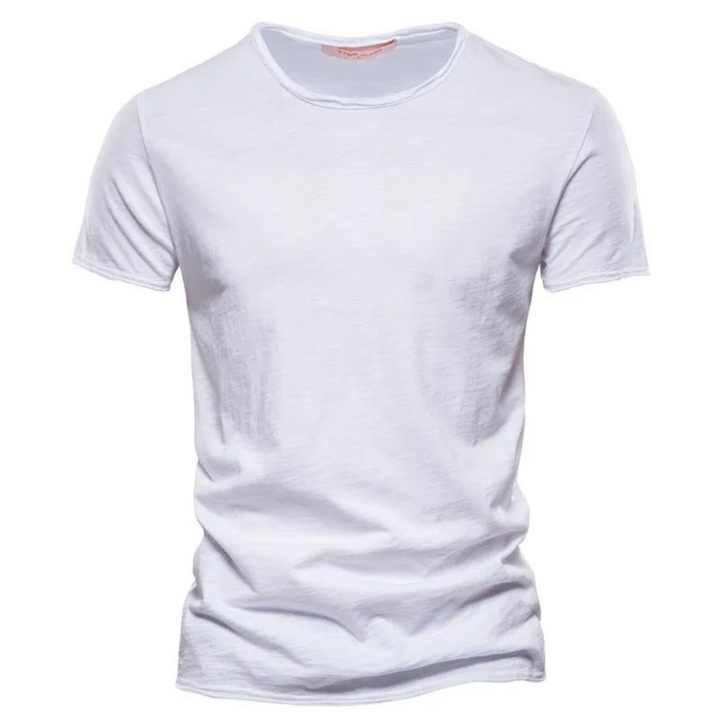 Classic men's everyday t-shirt, offering versatile style and comfort. An essential wardrobe staple.