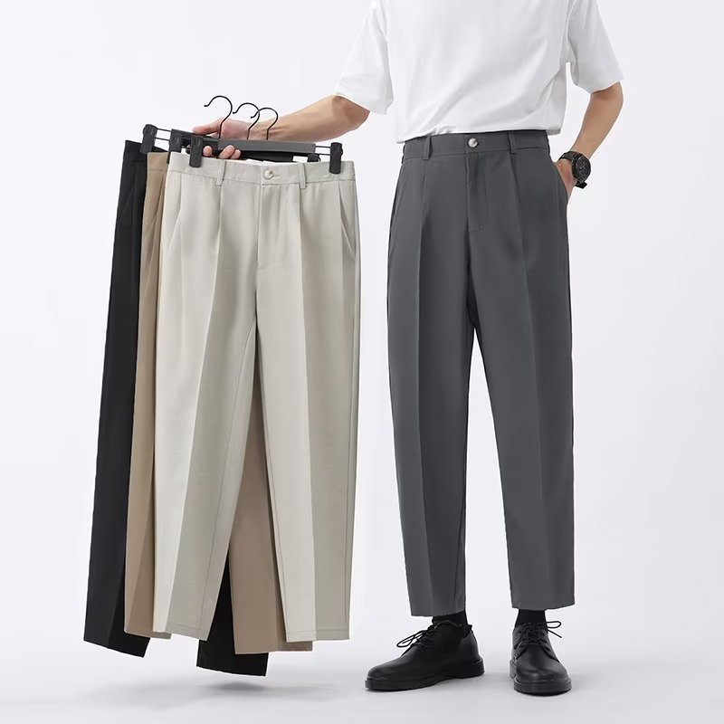 Men's black high-waisted pleated cropped pants, embodying contemporary men's fashion.