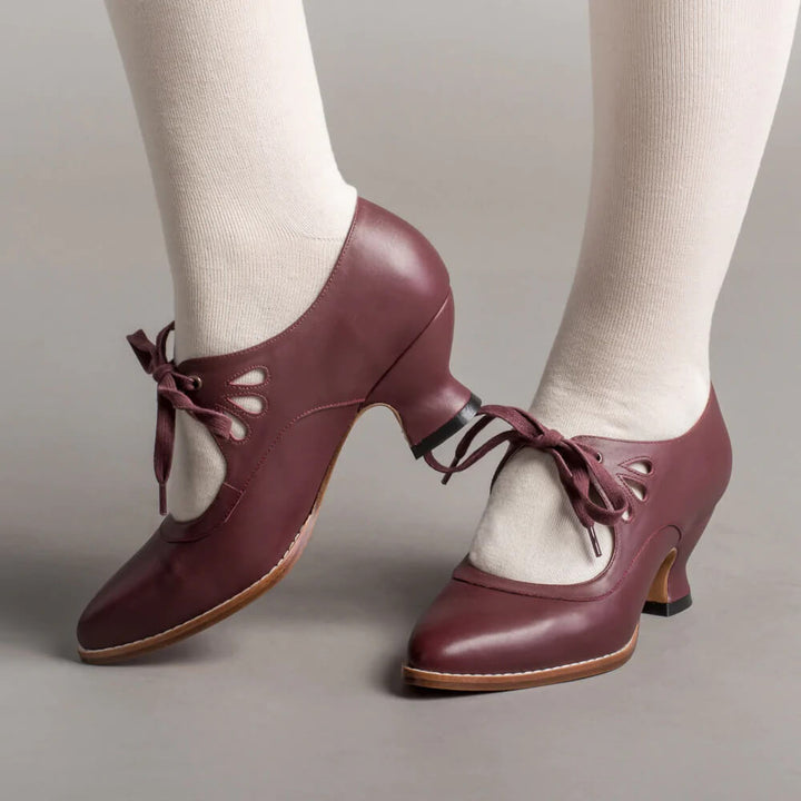 Classic pin-up style Mary Jane pumps for women, featuring a comfortable block heel for retro elegance.