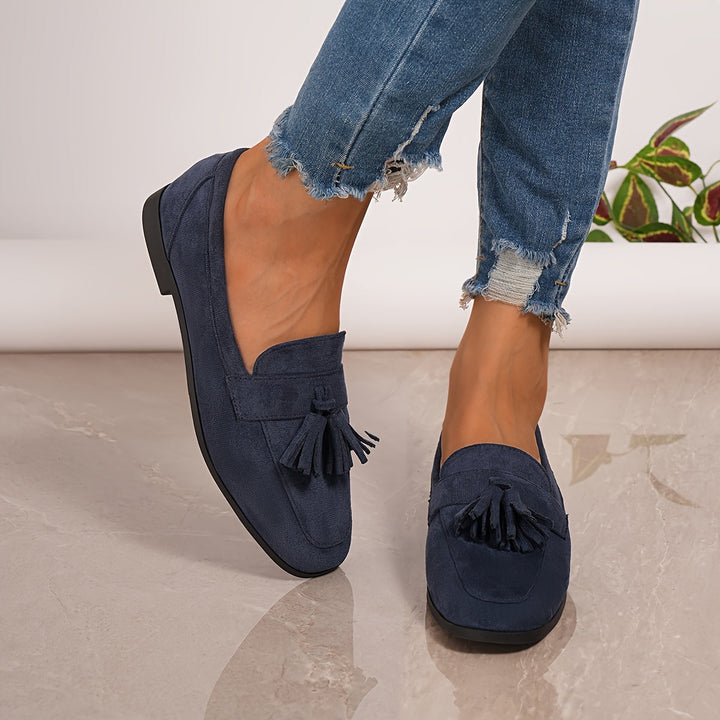 Supportive casual sneakers for women, perfect for daily walks & comfort.