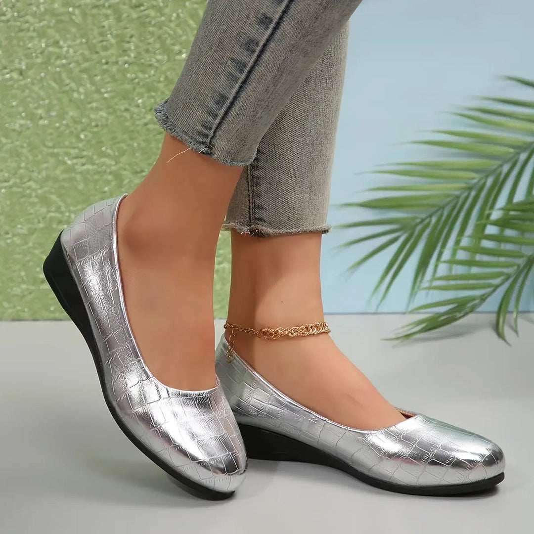 Comfortable slip-on women's shoes, ideal for daily wear and ultimate foot support.