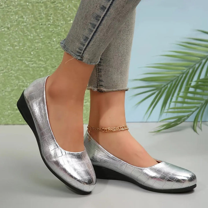 Comfortable slip-on women's shoes, ideal for daily wear and ultimate foot support.