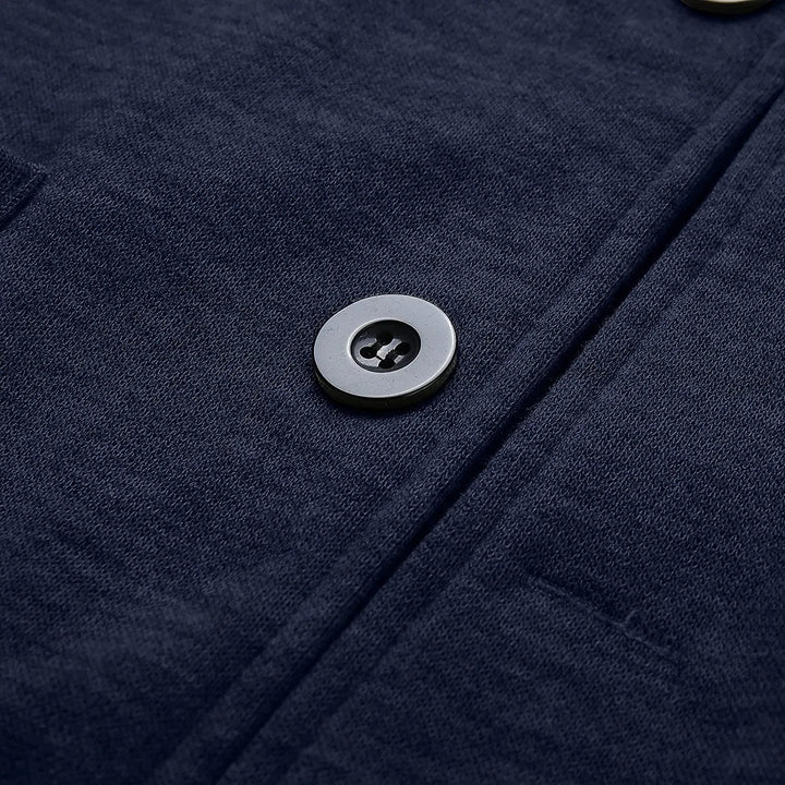 Comfortable men's lightweight jacket, elegant blazer with practical pockets, ideal for versatile fashion.