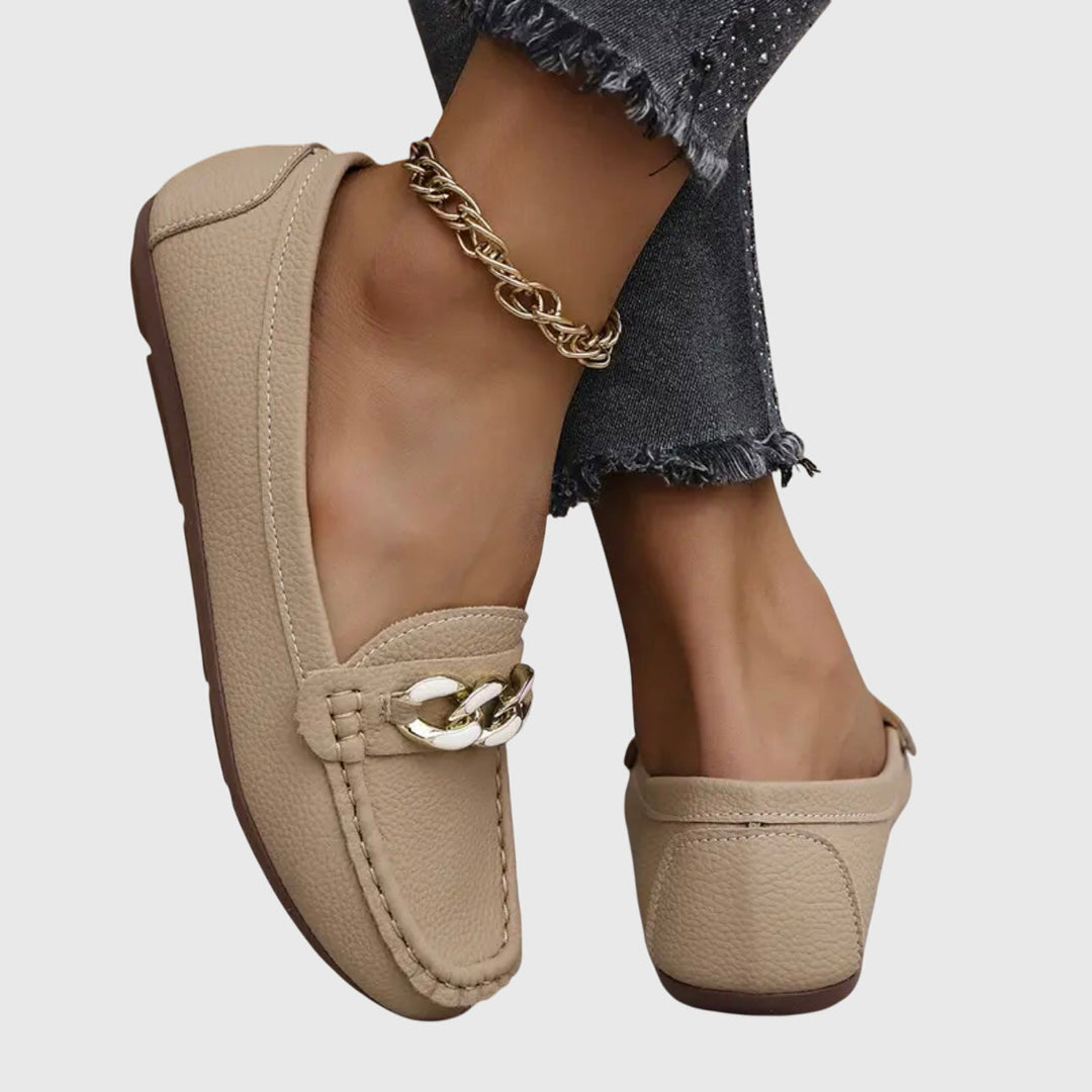 Versatile women's orthopaedic loafers, ideal for everyday comfort and elegant fashion.