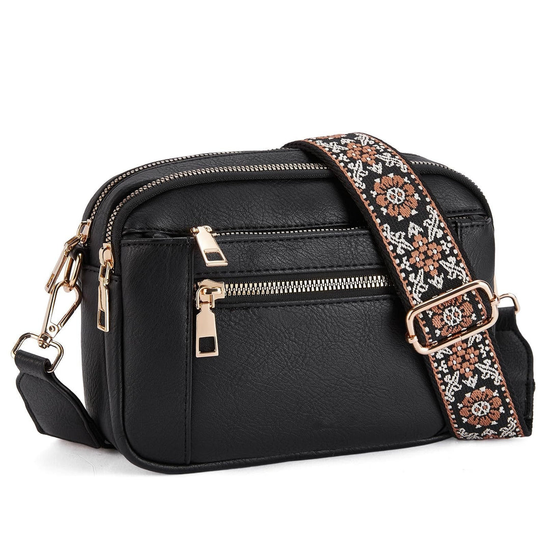Elegant women's crossbody bag featuring an adjustable strap & practical pockets.