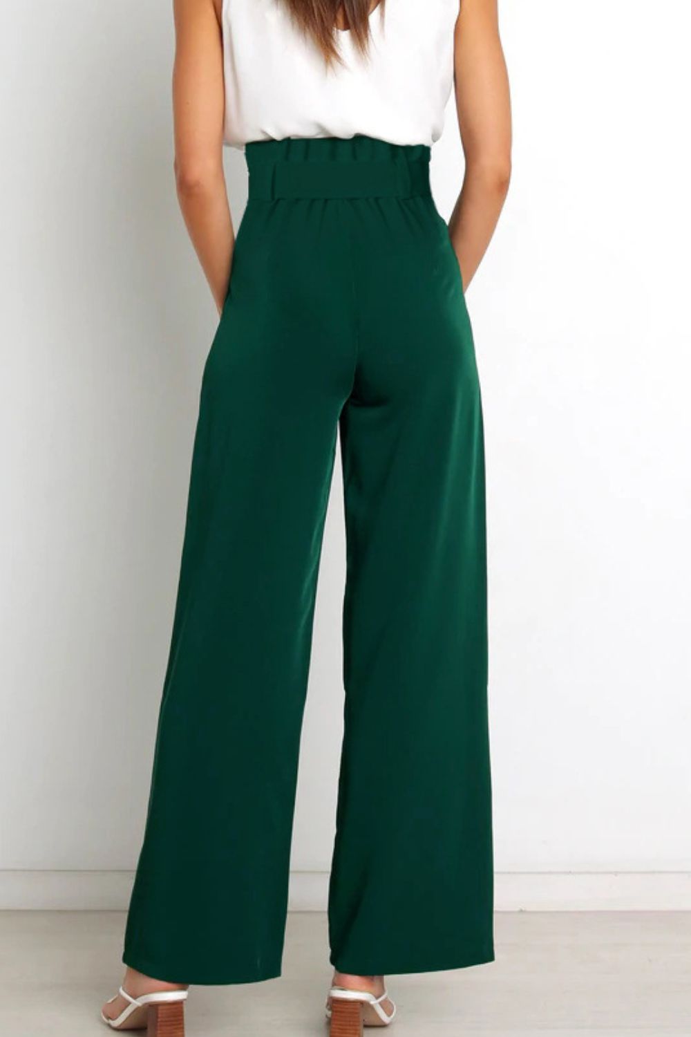 Fashionable women's wide leg paperbag pants, high waist and a charming bow tie.