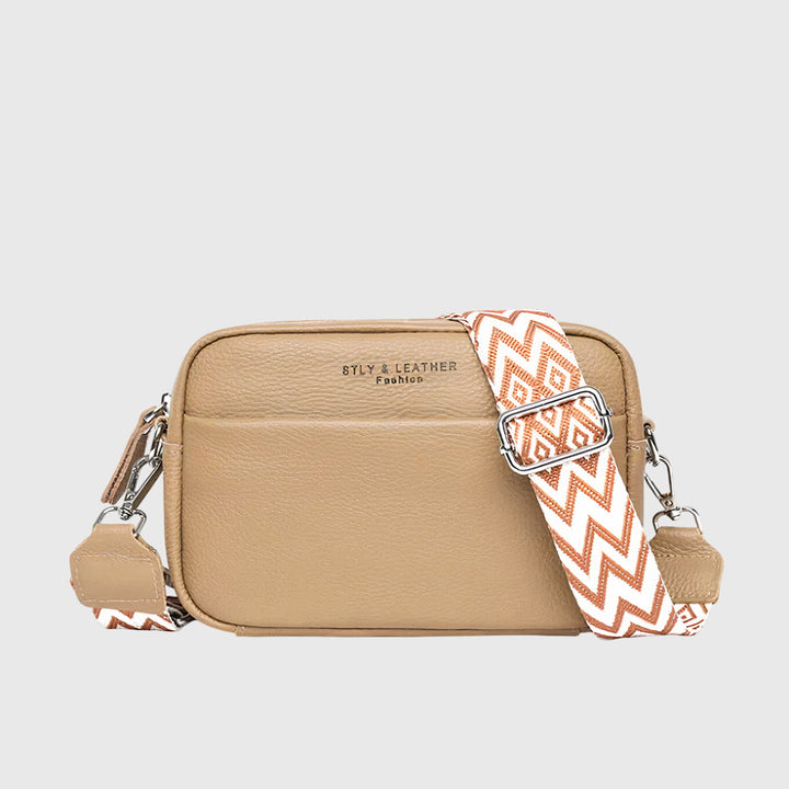 Sophisticated women's leather shoulder bag, enhancing daily style with timeless elegance.