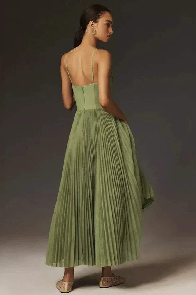 Green pleated tulle midi dress for women. Romantic and elegant, ideal for summer cocktails or special events.