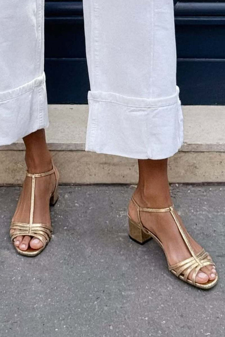 Supportive ladies' sandals designed for ultimate everyday comfort. Fashionable and elegant summer footwear.