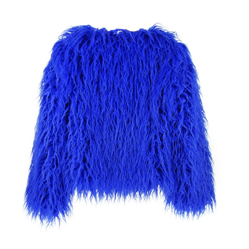 Elegant long-sleeve women's winter coat. Warm and stylish outerwear, ideal for cozy autumn and winter fashion.