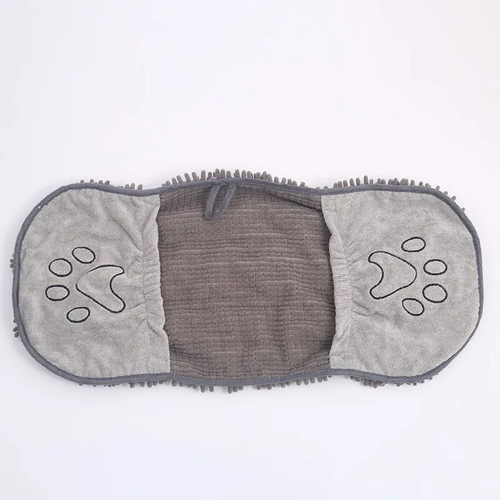 Microfiber dog towel glove design for easy grip and quick drying of pets. Absorbent and comfortable pet care tool.