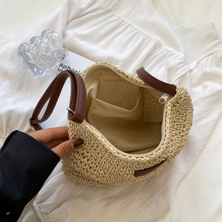 Casual yet elegant women's shoulder bag, perfect for everyday errands or a stylish summer look. Practical accessory.