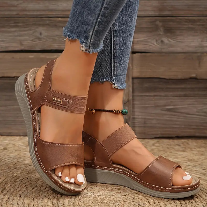 Versatile women's slip-on sandals, perfect for casual summer outings & daily comfort.