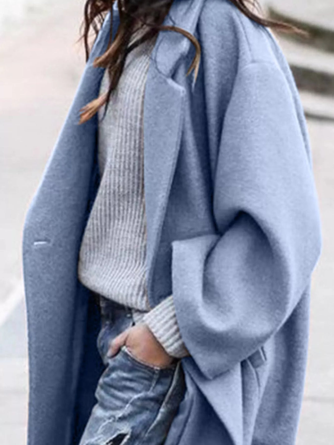 Elegant white oversized long winter coat for women, a comfortable and stylish outerwear piece.