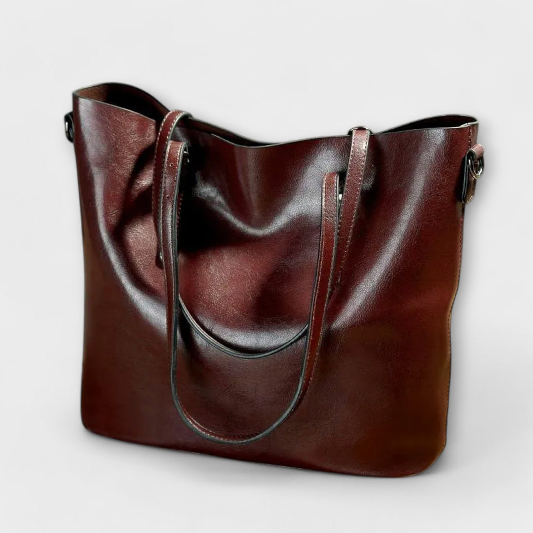 Chic women's vintage shoulder bag, a versatile fashion accessory & spacious daily bag with classic appeal.