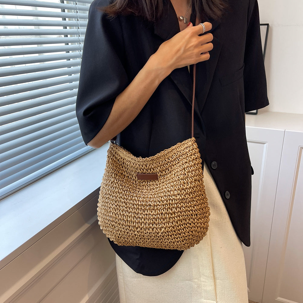 Fashionable women's everyday bag, a chic accessory for any outfit. Versatile shoulder & crossbody handbag.
