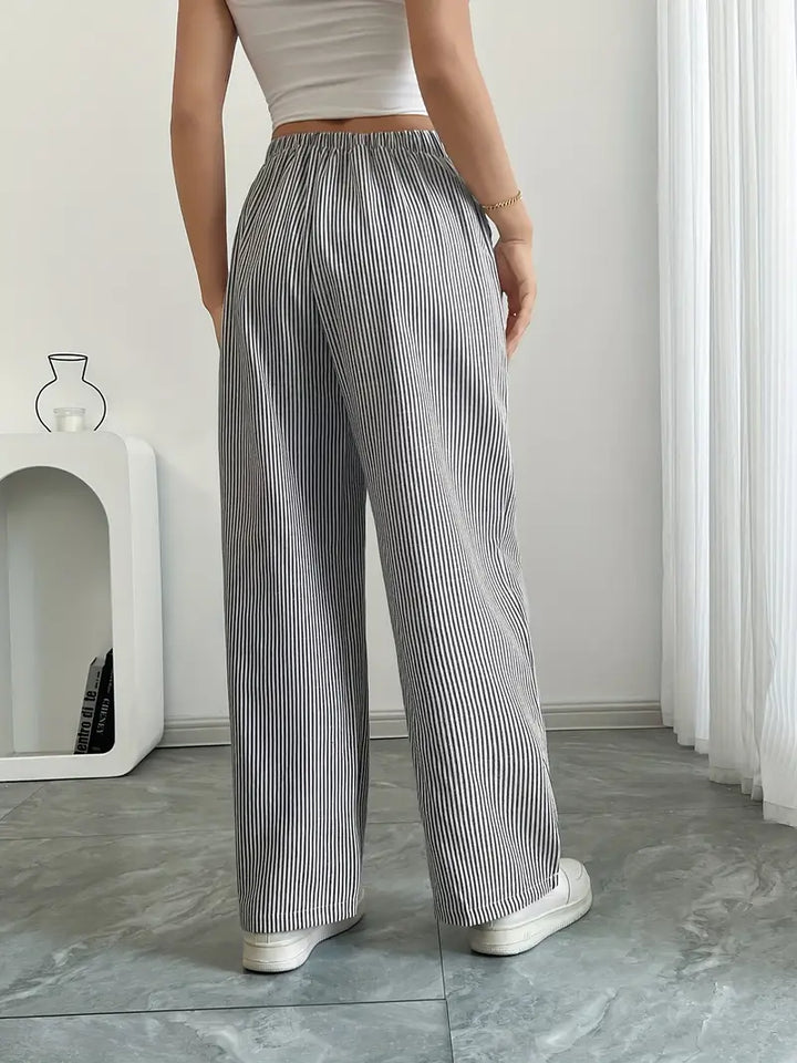 Stylish women's wide leg pants, striped pattern, with functional pockets.