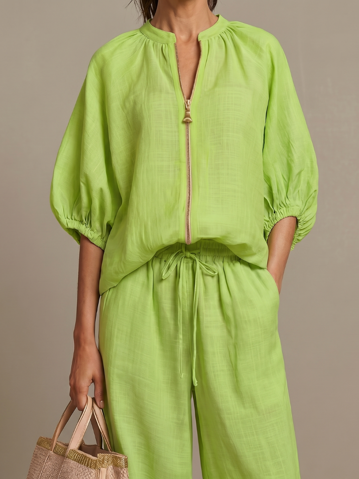 Effortlessly stylish women's set: zip front blouson top & wide leg pants. Ideal for spring fashion.
