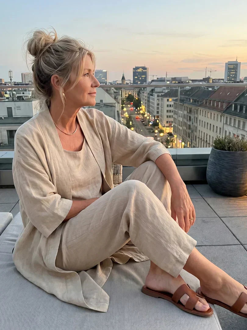 Ladies' fashion: elegant two-piece loungewear set in a soft, chic, and versatile style.