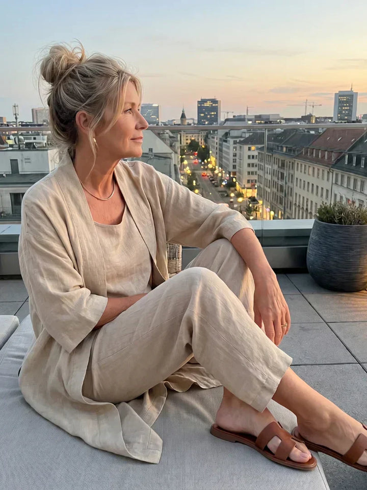 Ladies' fashion: elegant two-piece loungewear set in a soft, chic, and versatile style.