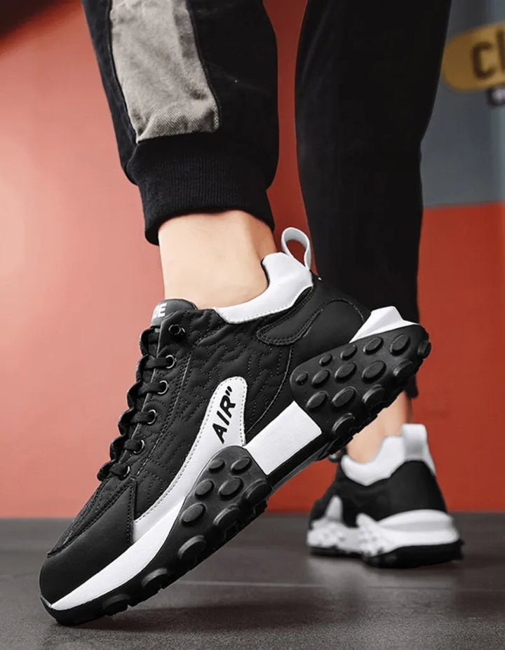 Men's chunky platform trainers, black, perfect for urban street style fashion. Comfortable and modern casual shoes.