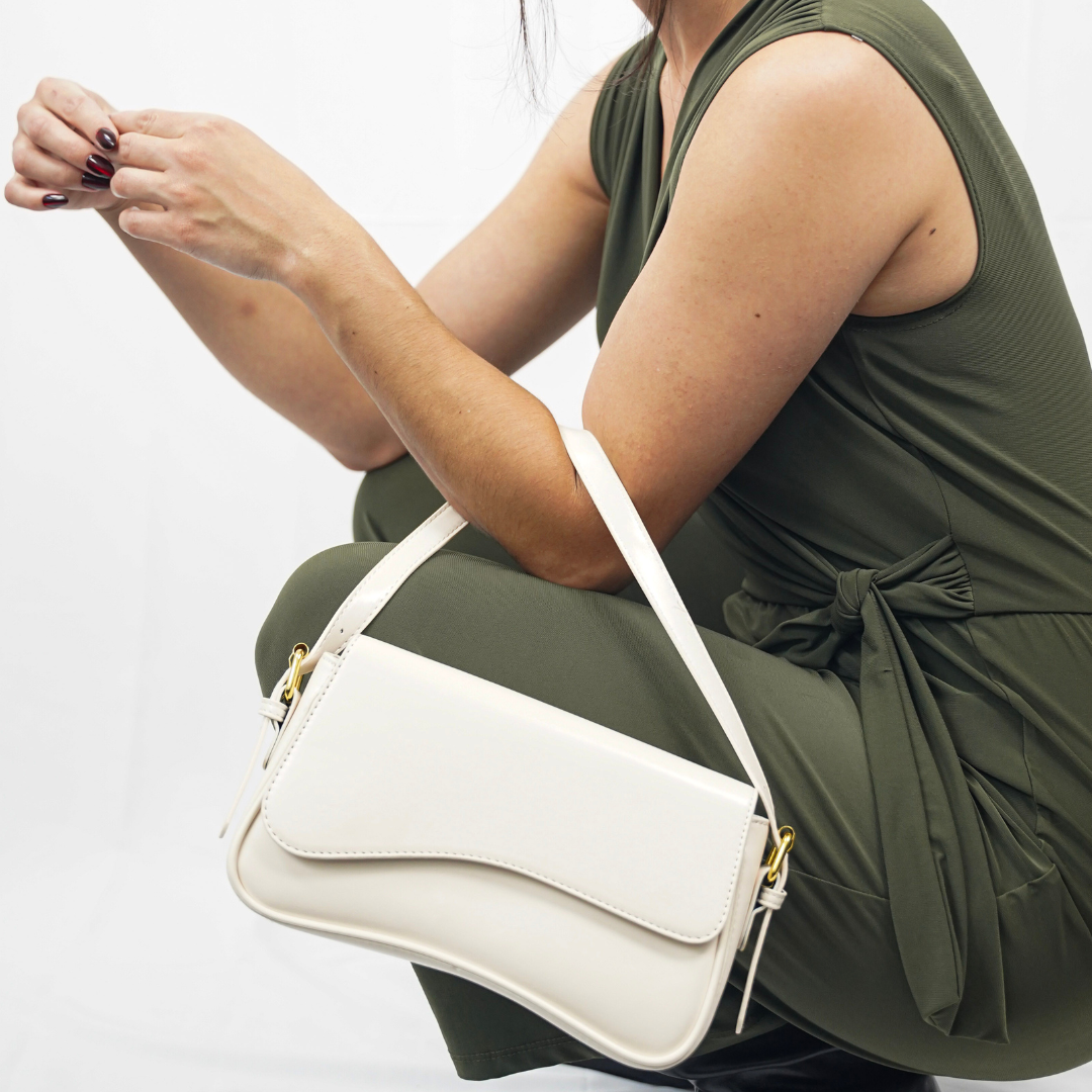 Versatile genuine leather women's bag, suitable for both shoulder and crossbody wear.