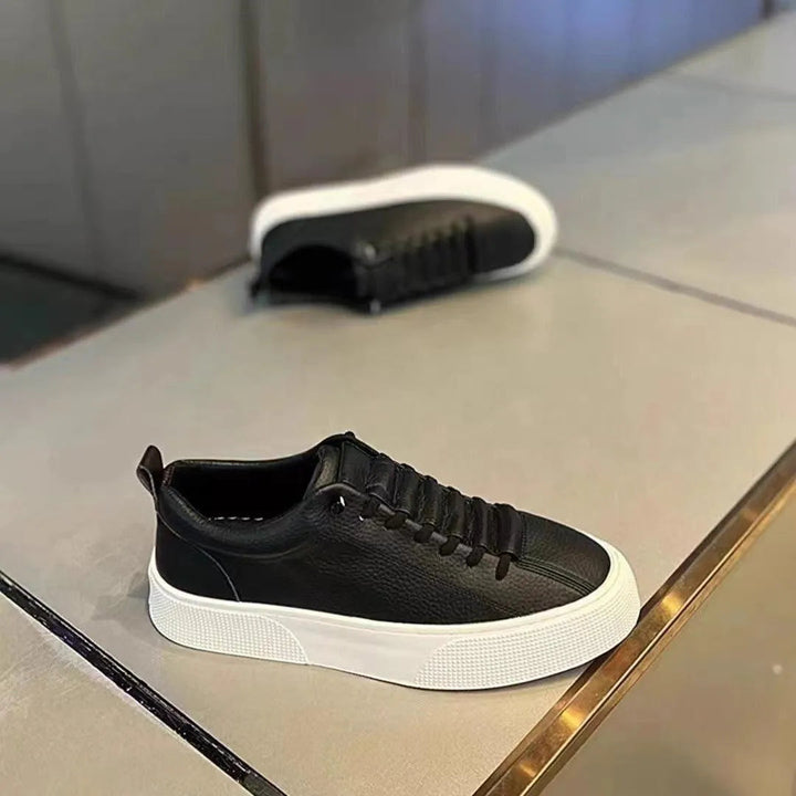 Modern men's low-top casual footwear, perfect for a sleek everyday style.